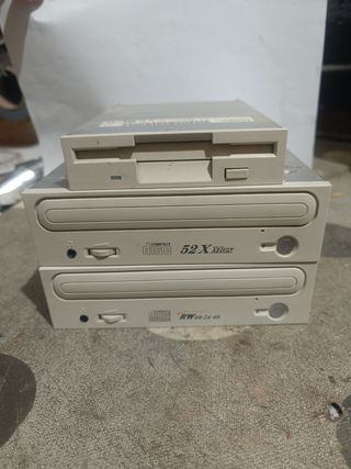 Caja torre ordenador,fuente, lector y grabador