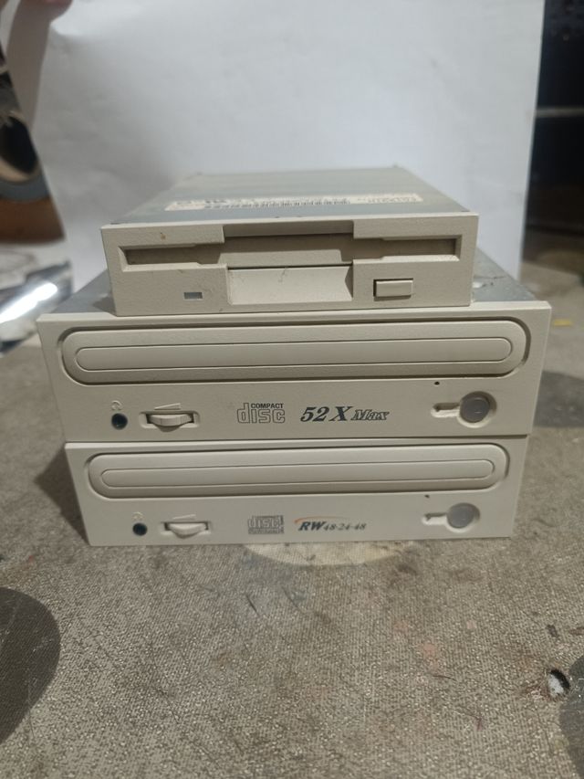 Caja torre ordenador,fuente, lector y grabador