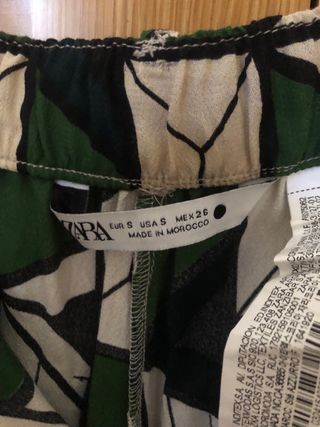Pantalón recto verde/negro. S. Zara