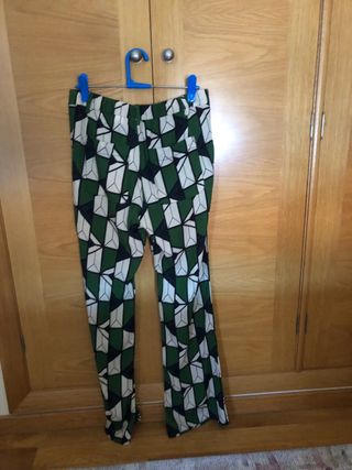 Pantalón recto verde/negro. S. Zara