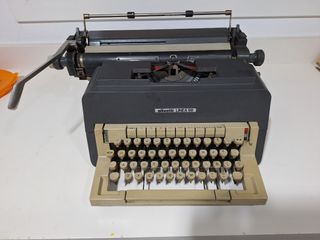 Máquina de escribir olivetti línea 98