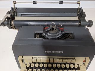 Máquina de escribir olivetti línea 98