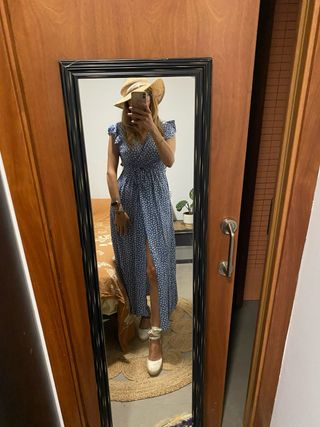 Vestido largo azul con flores