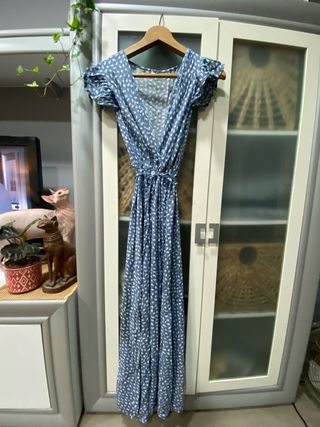 Vestido largo azul con flores