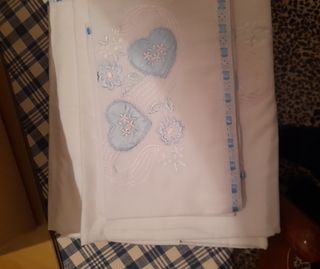 Lenzuoli matrimoniale sopra e 2 federe