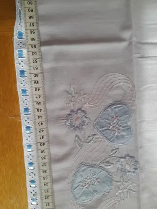 Lenzuoli matrimoniale sopra e 2 federe