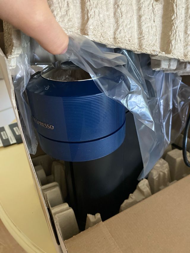 Nespresso Vertuo Next Sin abrir