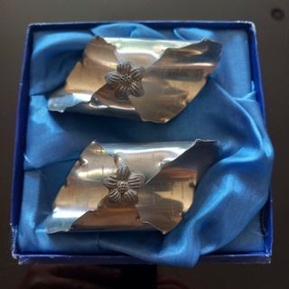 Coppia di portatovaglioli in peltro