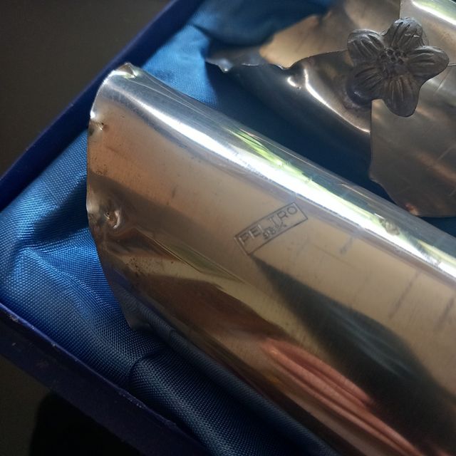 Coppia di portatovaglioli in peltro