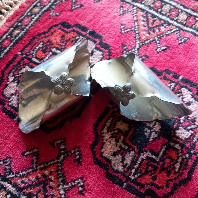 Coppia di portatovaglioli in peltro