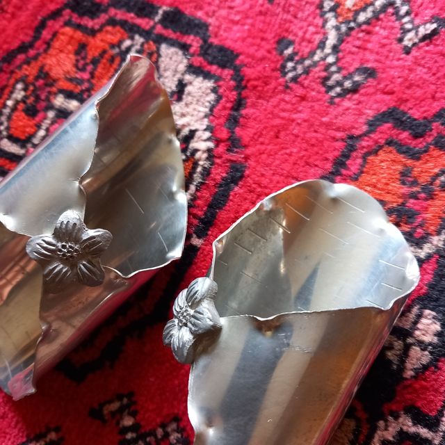 Coppia di portatovaglioli in peltro