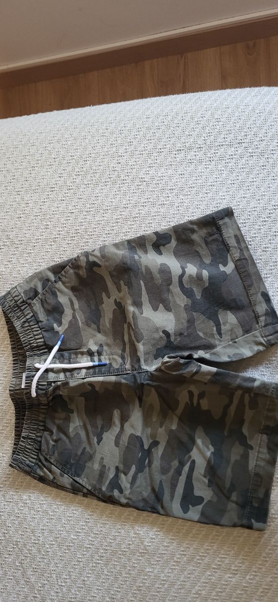 Pantalón corto camuflaje Gap Kids