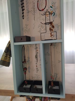 Estantería, bisutería, baño, recibidor