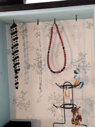 Estantería, bisutería, baño, recibidor