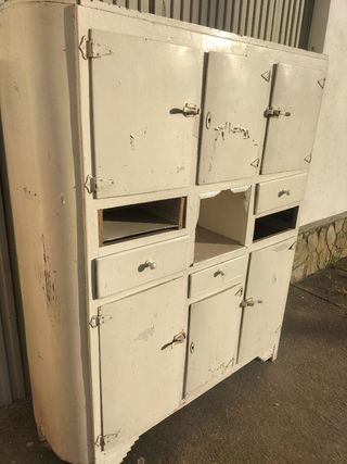 Alacena grande , restaurar , se aceptan ofertas
