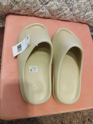 Adidas Yeezy slide color arena 43