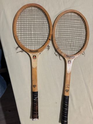 Raquetas y prensa antiguas