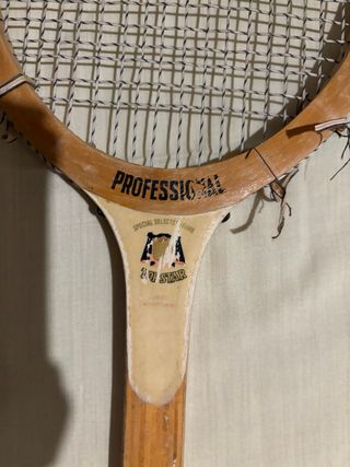 Raquetas y prensa antiguas