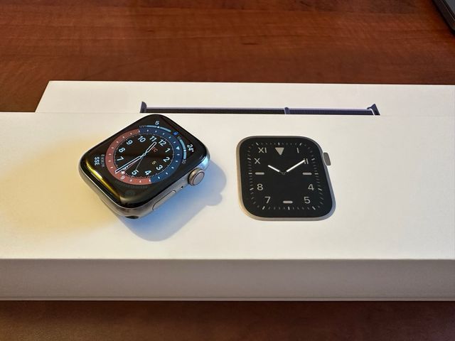 Apple Watch Series 5 Titanium Edition LTE GPS