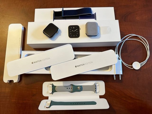 Apple Watch Series 5 Titanium Edition LTE GPS