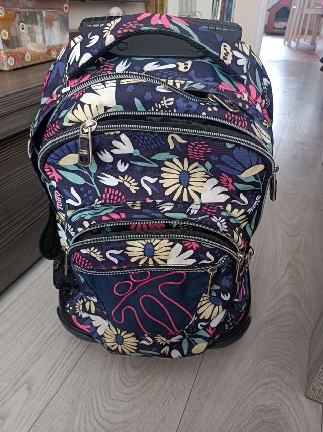 Mochila escolar marca TOTTO