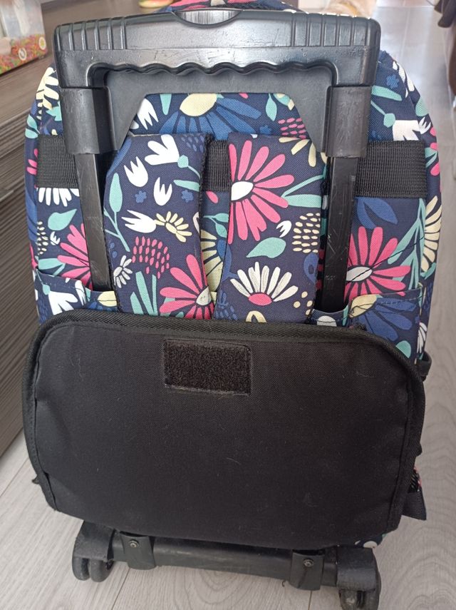 Mochila escolar marca TOTTO