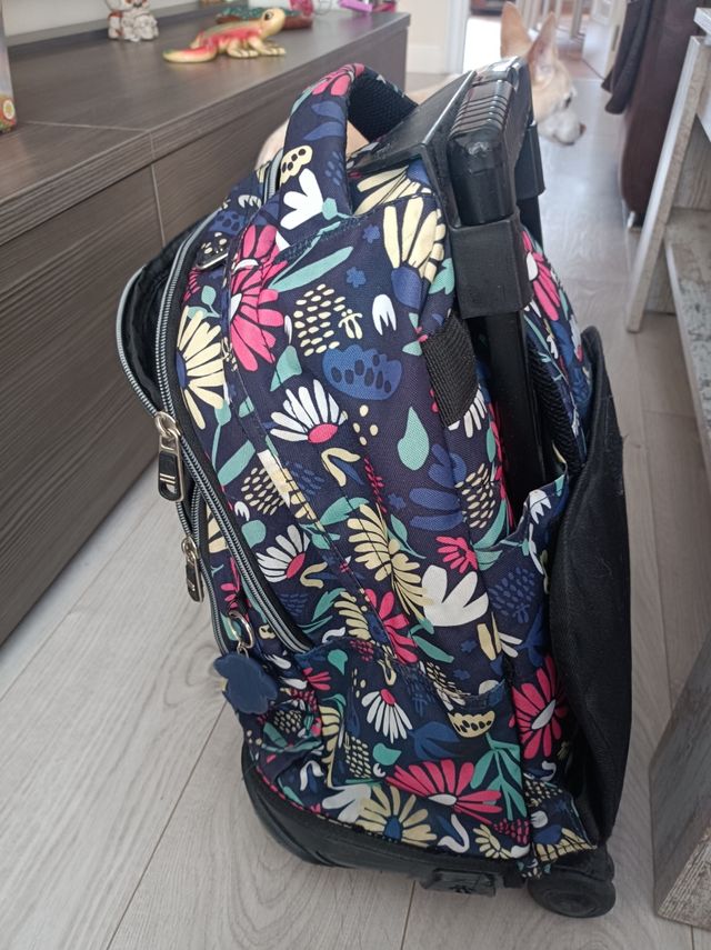 Mochila escolar marca TOTTO