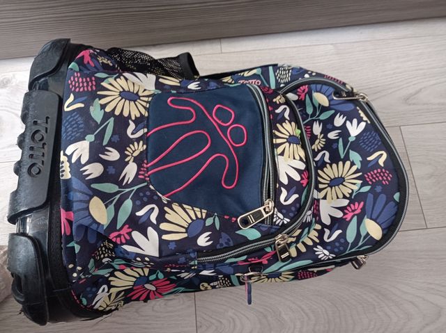 Mochila escolar marca TOTTO