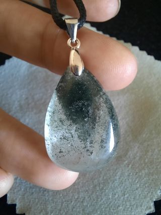 Colgante de Cuarzo con Clorita y Plata.