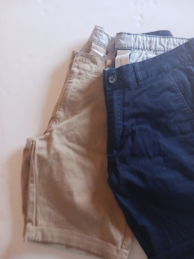 Lote 2 bermudas . Azul y beige