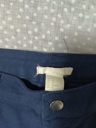 Pantalón corto mujer, azul marino. Marca H&M
