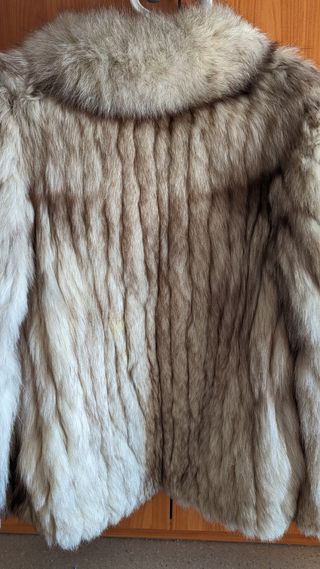Chaquetón de piel de zorro plateado