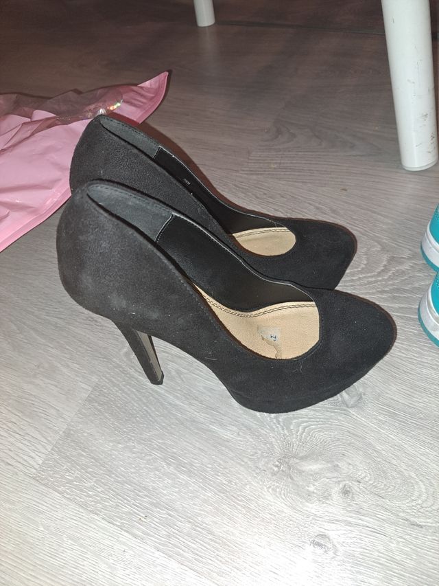 Tacones negros
