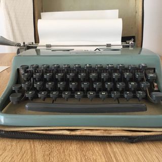 Olivetti Pluma 22 + 2 cintas tinta recambio