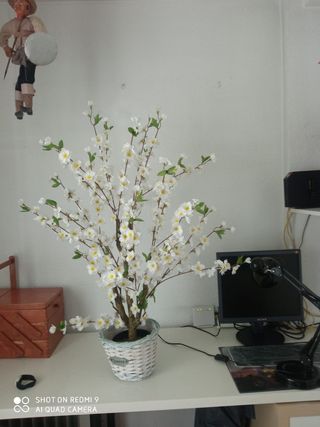 Árbol decorativo con maceta