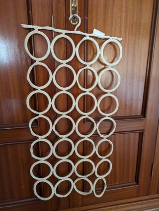 Colgador de pañuelos y Bufanda.  Nuevos