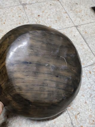 Piatto in legno decorato a mano