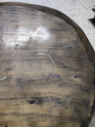 Piatto in legno decorato a mano