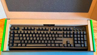 Teclado Razer Blackwidow V4 EXCELENTE