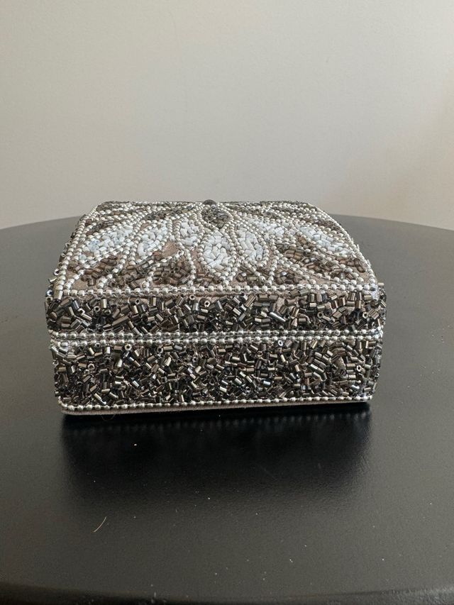 Caja decorativa o joyero