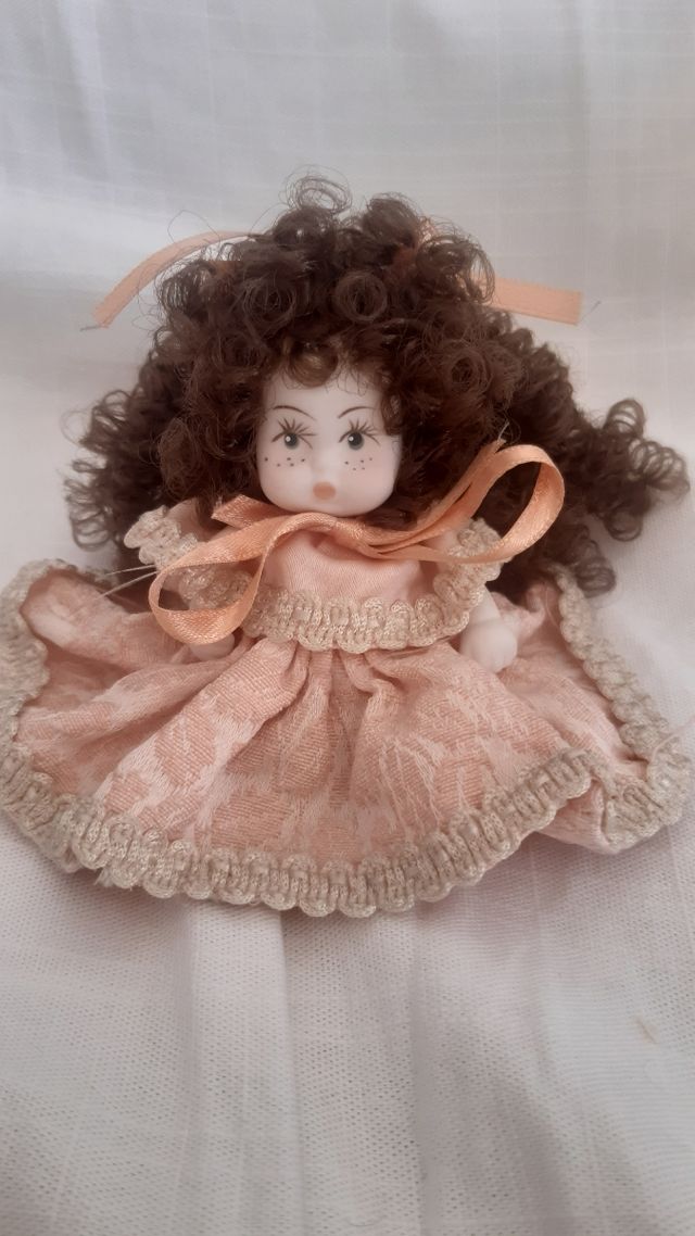 Bambolina in porcellana