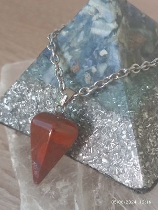 Collares con minerales péndulos y otros