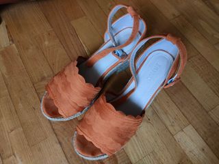 Sandalias con cuña esparto