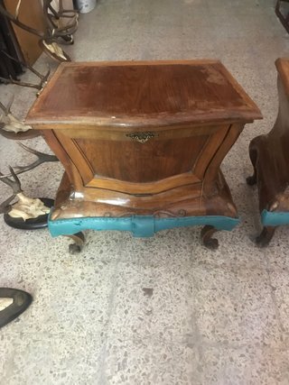 Dormitorio entero de madera de nogal.