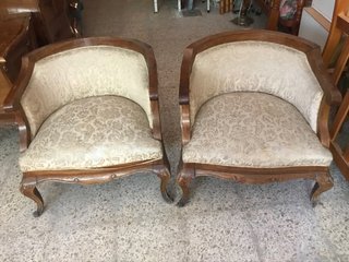 Dormitorio entero de madera de nogal.