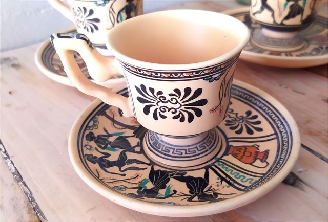 Juego de 2 tazas griegas numeradas