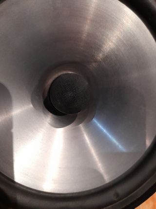 Altavoces JBL para coche.