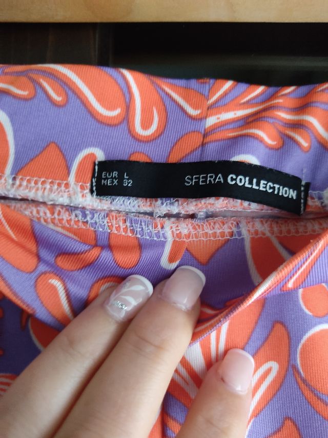 Pantalón ancho morado estampado Sfera.