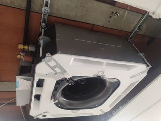 Técnico instala termo, Caldera, Aire Acondicionado