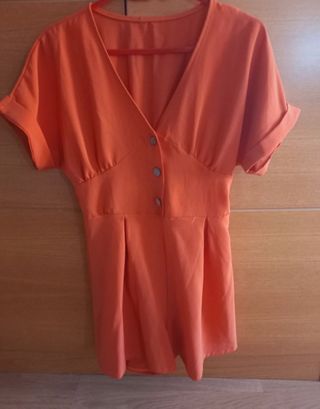 Mono de verano color coral